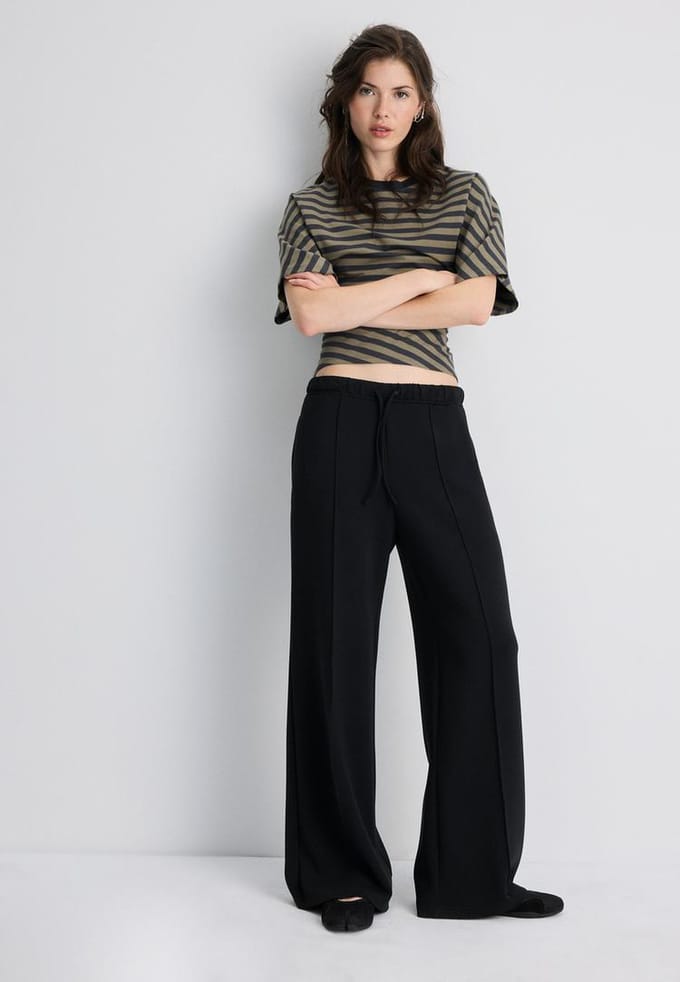 Stradivarius Wide-leg joggerbroek met naad en zachte touch  Zwart S