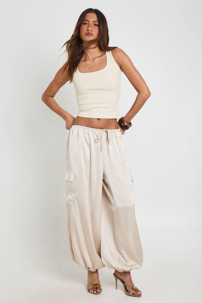 boohoo Dames Satijnen Cargo Ballonbroek | Oester | Maat: 42