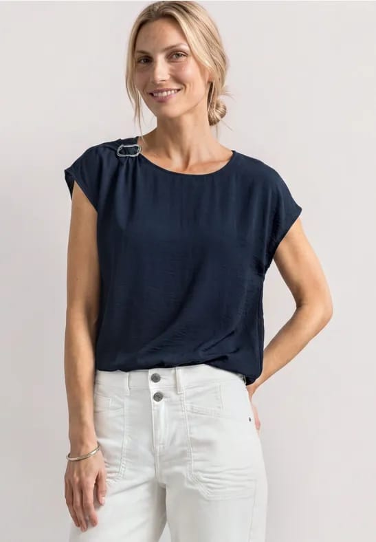 Blouseshirt met ronde hals en gespdetail