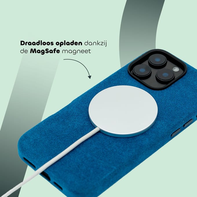 iPhone 15 – Alcantara Case + MagSafe Wallet + Gratis Screenprotector | Sapphire Blue