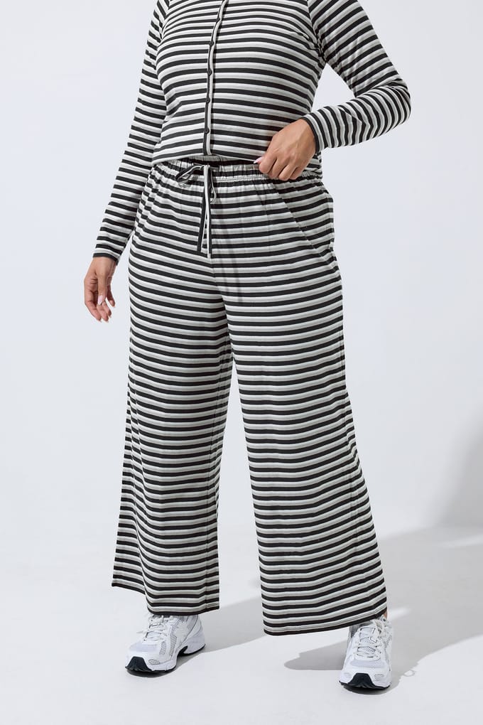 Limited Collection Zwarte Curvebroek Met Streepdetail Size 48