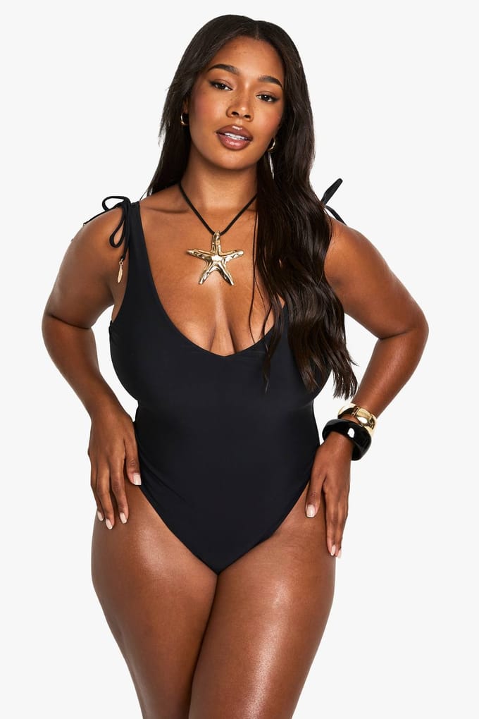 boohoo Dames Plus Feather Charm Rugloos Badpak | Black | Maat: 26