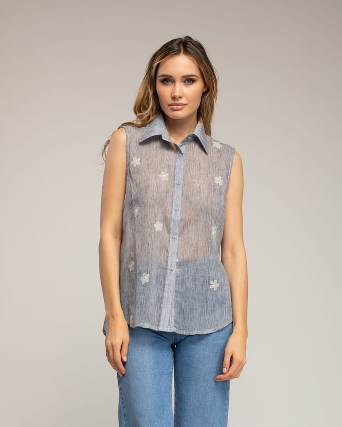 Semitransparante mouwloze blouse met bloemen