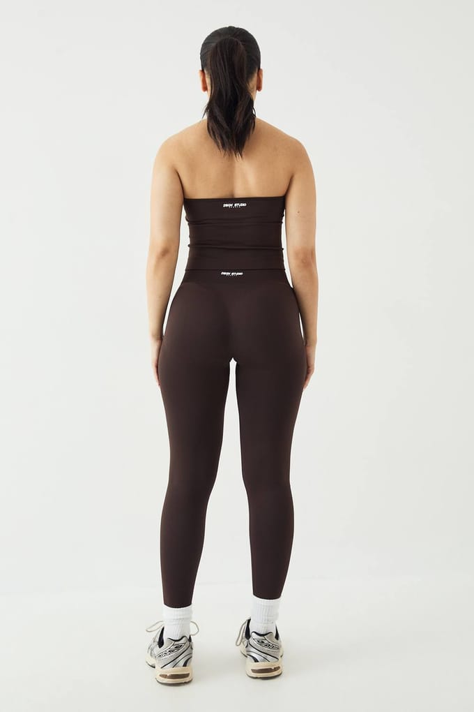 Dames DSGN Studio Sport Ultra Contour Discrete Scrunch Naadloze Legging | Coffee Bean | Maat: Medium