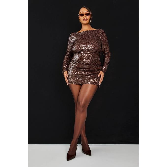 boohoo Dames Plus Sequin Cowl Back Long Sleeve Mini Dress | Malbec | Maat: 20