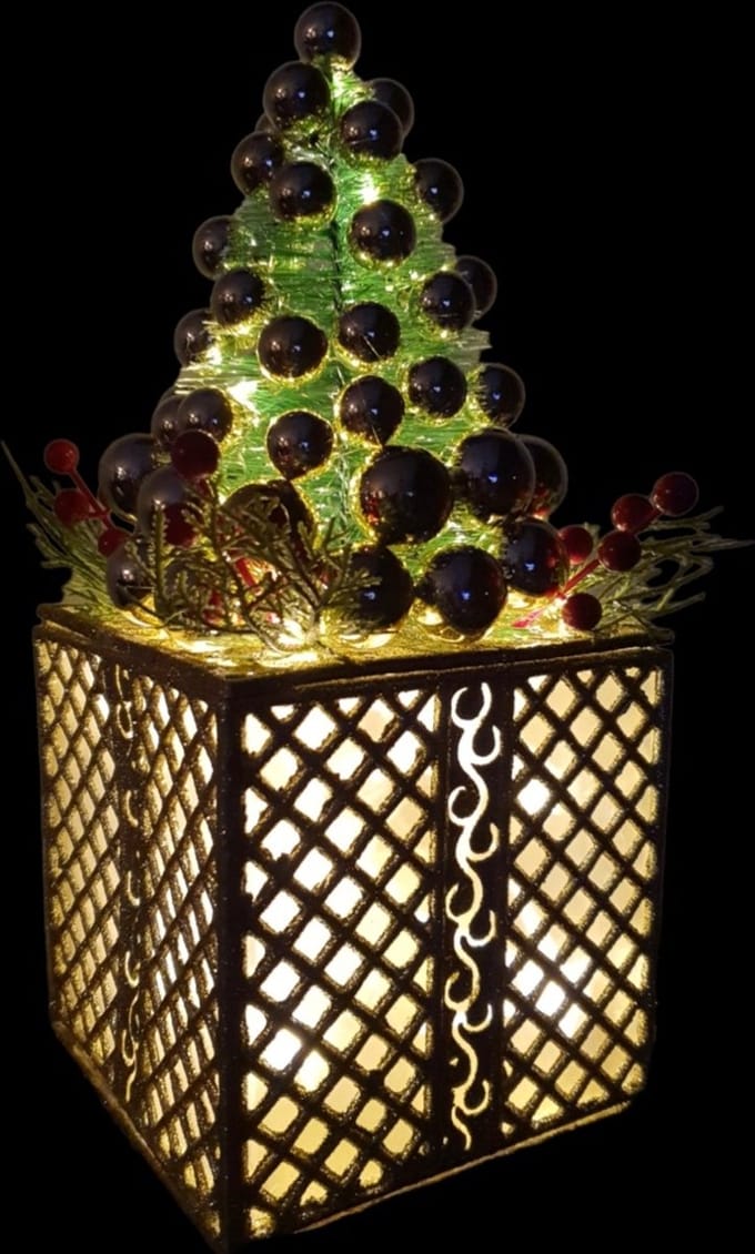Luca Lighting Cadeau met kerstboom Goud , Warm White 24Led , 15x15x33cm