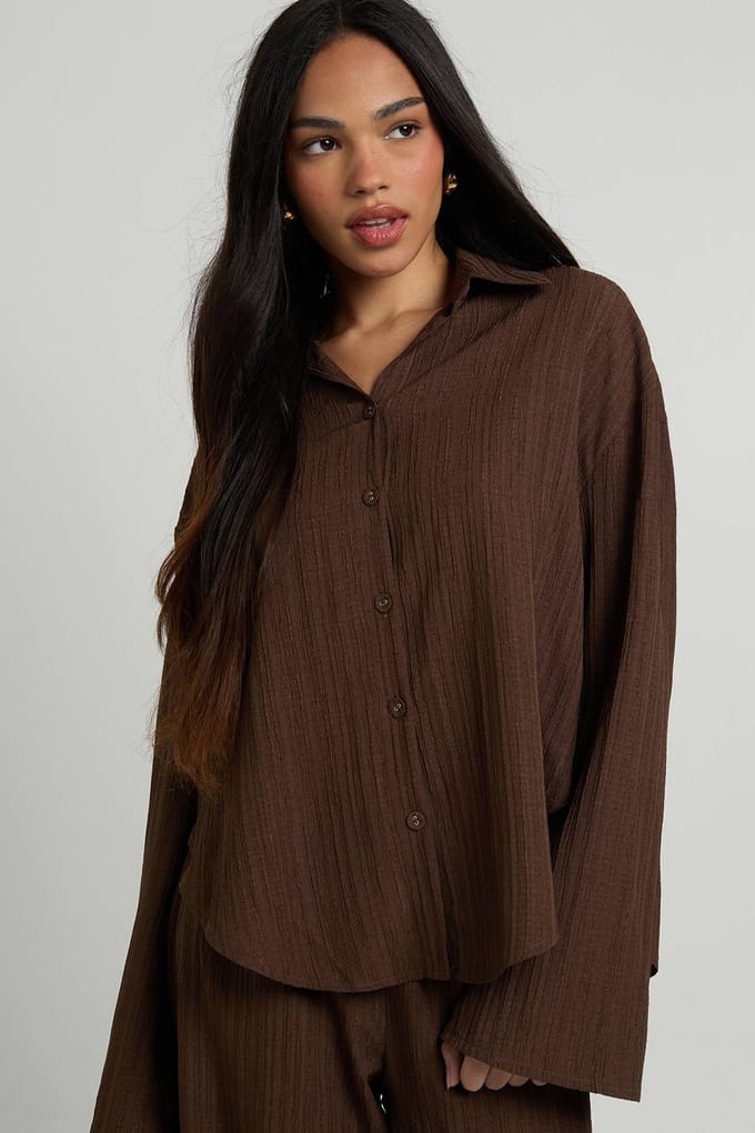 boohoo Dames Getextureerde Geweven Oversized Shirt en Broek Co-ord | Chocolate | Maat: 6