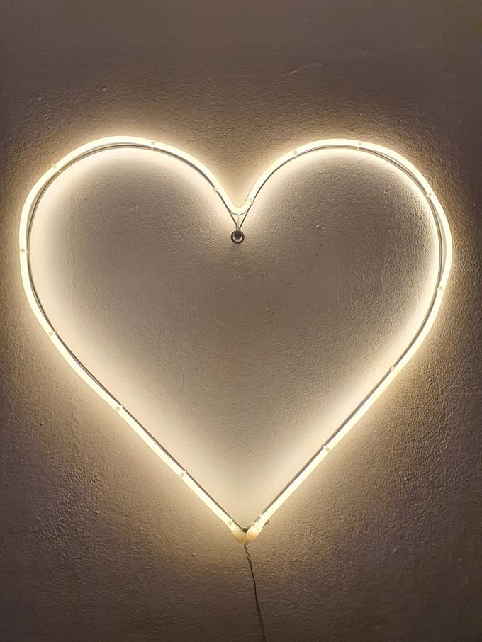 Luca Lighting Hart Neon Led wandlamp warm wit, L49xB1xH43cm