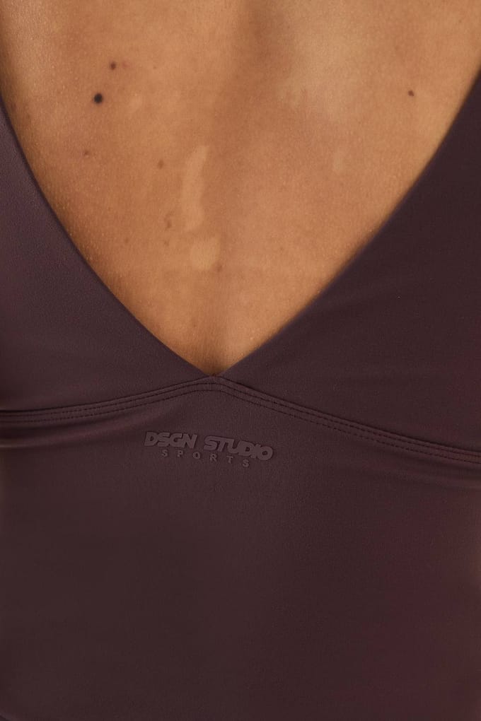 Dames DSGN Studio Ultra Sculpt Wikkel Voorkant Gewatteerde Vest Top | Chocoladebruin | Maat: XL