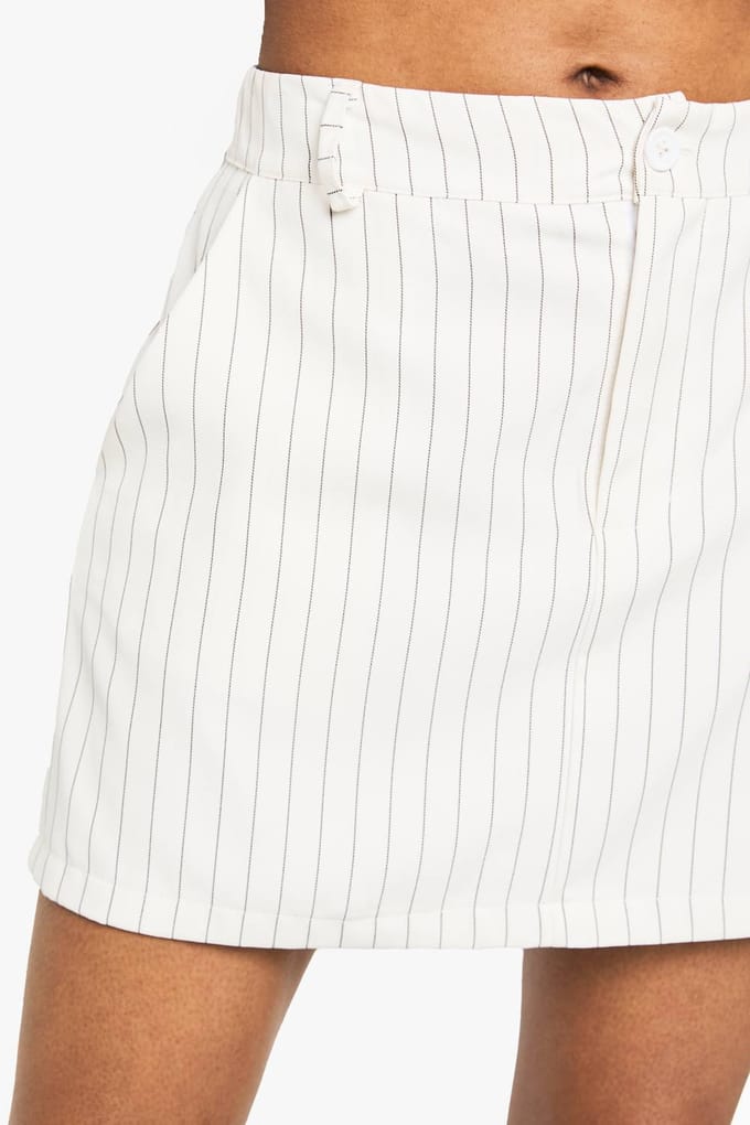 boohoo Dames Pinstripe Getailleerde Minirok | Cream | Maat: 14