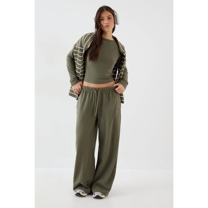 Dames DSGN Studio Geborduurd Ribfluweel Wijde Pijpen Broek | Olijf | Maat: 2XL
