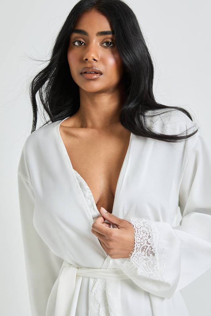 boohoo Dames Bruidskanten Detail Satijnen Mini Kimono | Wit | Maat: 42