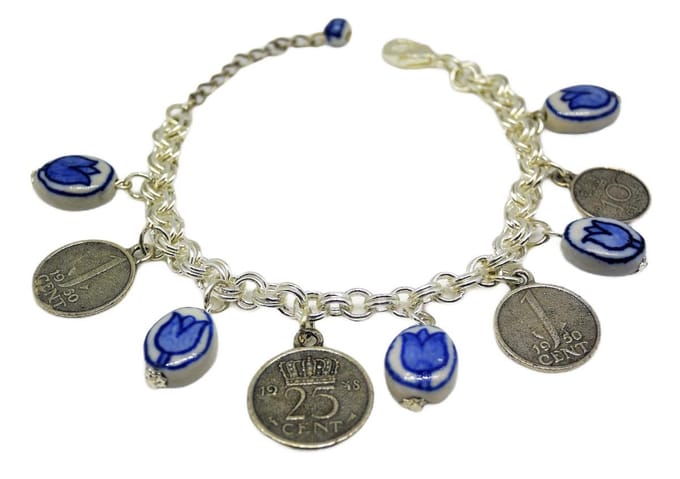 Muntenarmband met delftsblauwe tulpjes