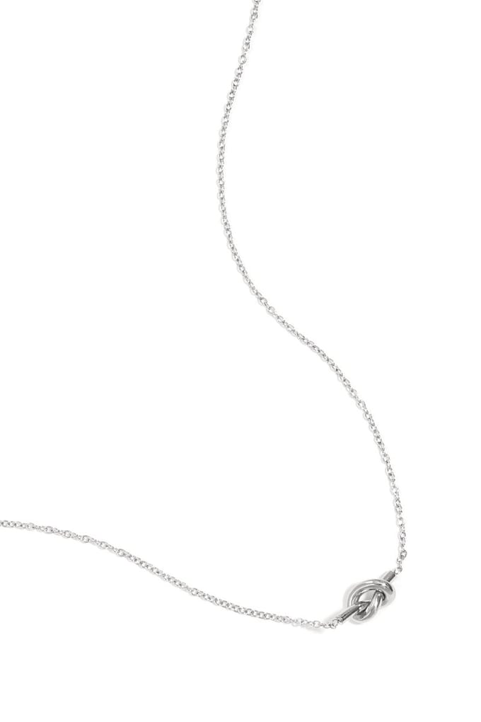 simpele ketting met geknoopte bedel