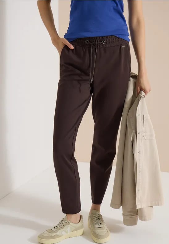 Mid Waist Slim Leg Hose in casual pasvorm