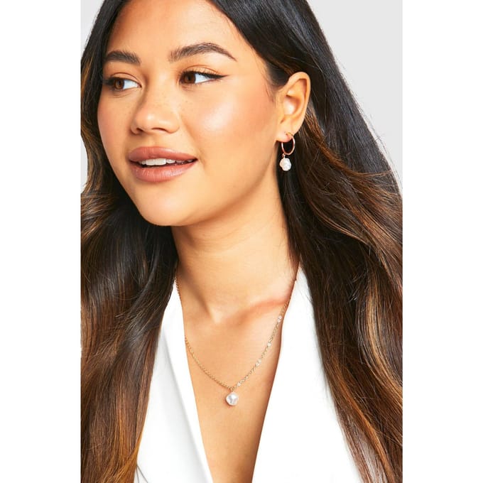 boohoo Dames Drop Pearl Oorringen en Ketting Set | Gold