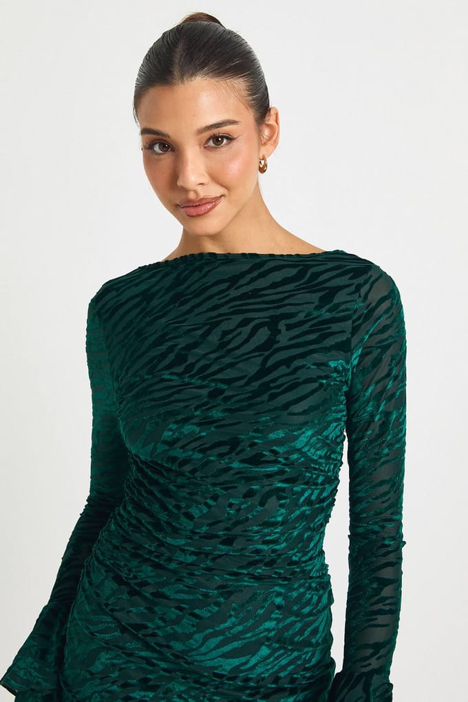 boohoo Dames Devore uitlopende mouw open rug mini-jurk | Groente | Maat: 40