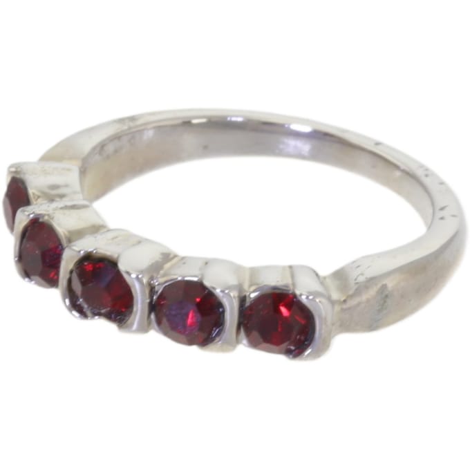 Behave – ring – Dieprood – Zilverkleur – Klassiek design – Kristalaccenten