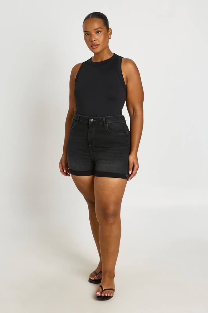 boohoo Dames Plus Hoge Taille Billen Liftende Denim Short | Washed Black | Maat: 54