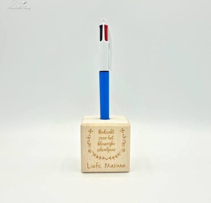 [Nice Little Things] - Houten Kubus met 4 kleuren pen - Bedankt