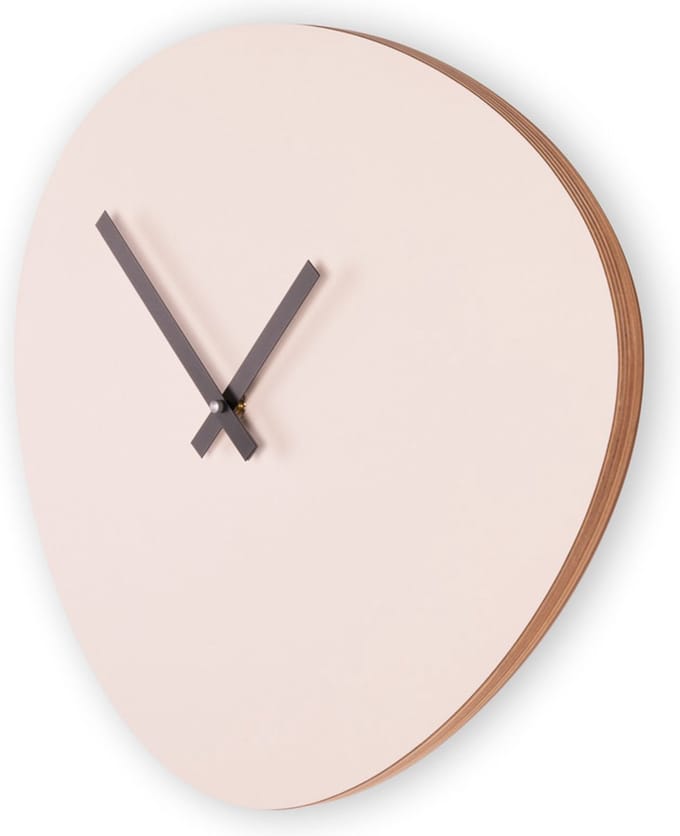 KLOQ - Wandklok 'Pebble' Zand Grijs & Zwarte wijzers