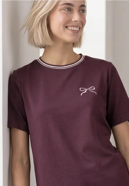 Shirt met ronde hals en geborduurd detail