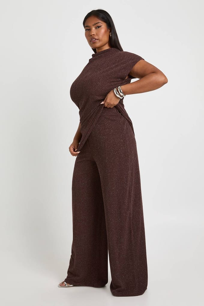 boohoo Dames Plus Glitter Ribgebreide Wijde Pijpenbroek | Bruin | Maat: 56
