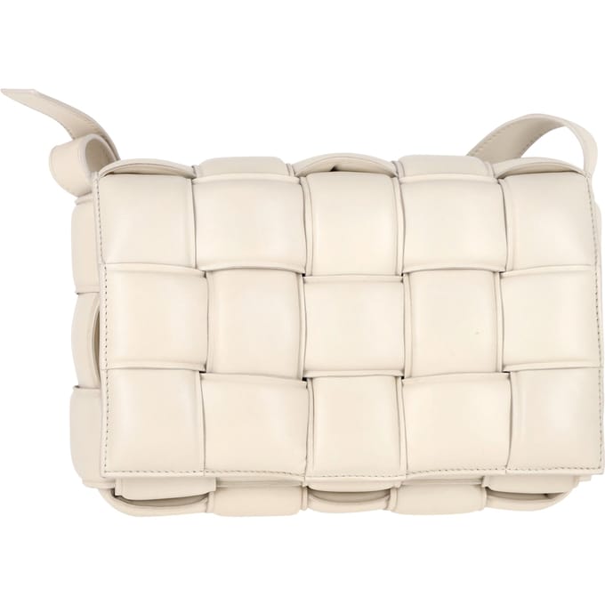Bottega Veneta Gevoerde Cassette Tas in Witte Lamleer