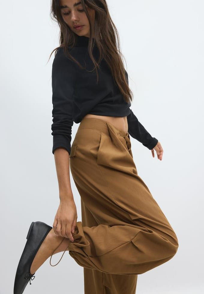 Stradivarius Technische broek met plooien  Donkerkameel M