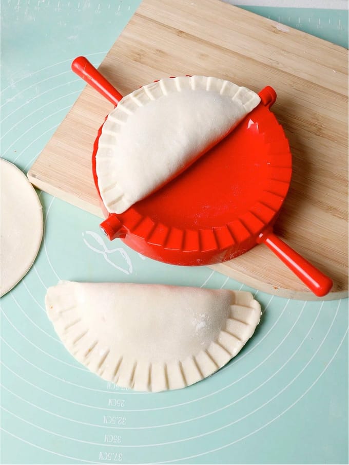 1 stuks Rode Plastic Dumpling Vorm, Deeg Drukvorm, Geschikt Voor Bakgereedschap rood