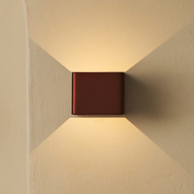 Tavellio Tess Wandlamp – Oplaadbaar – Brons – Bewegingssensor – 20 Lichtkleuren – Incl. Afstandsbediening - H10