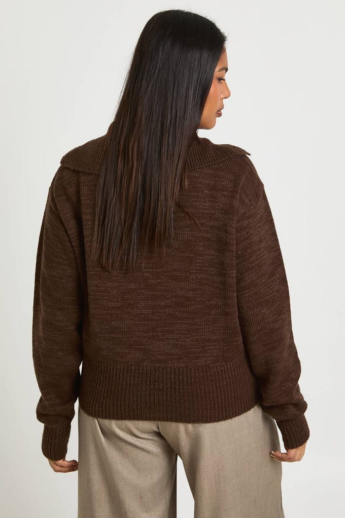 boohoo Dames Plus Gebreide Henley Trui met Kraag | Chocolate | Maat: 28