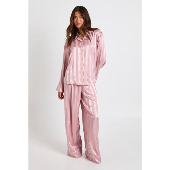 boohoo Dames Jacquard Satijn Oversized Lange Mouw Shirt & Broek Pyjama Set | Pink | Maat: 6