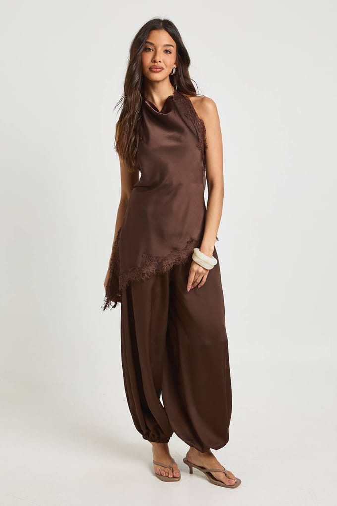 boohoo Dames Satijnen Broek met Elastische Taille en Volumineuze Pasvorm | Chocolate | Maat: 10