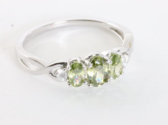 Hoogglans zilveren ring met groene amethist en witte topaas - maat 20