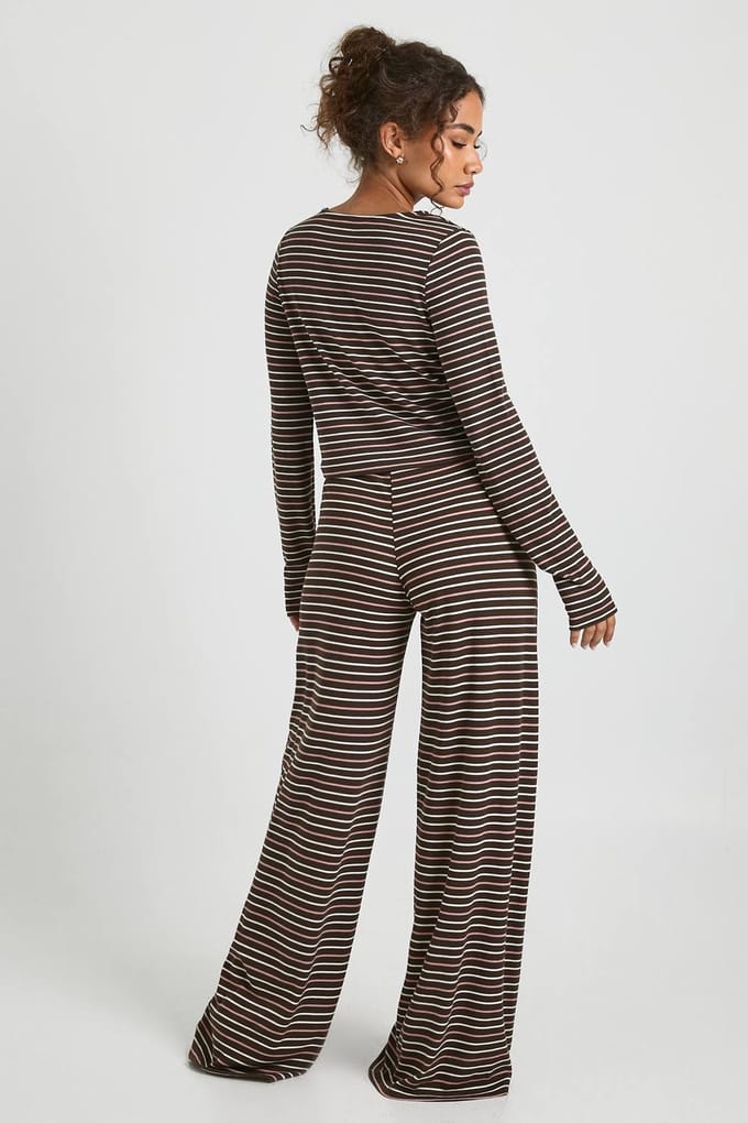 boohoo Dames Gestreepte Mid Rise Broek met Wijde Pijpen | Chocolate | Maat: 6