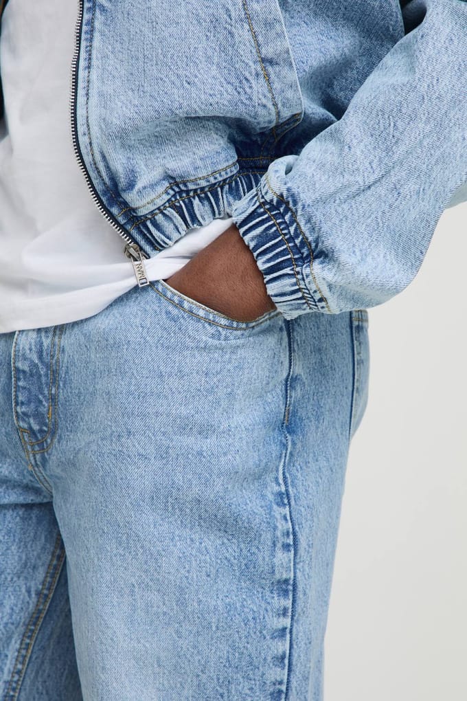 Relaxed Fit Gewassen Knee Dart Jeans | Light Blue | Size 34R