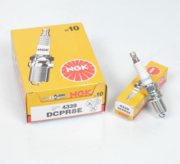 Bougie d'allumage NGK pour Moto Husaberg 550 Fe E 2004 à 2007 DCPR8E Neuf
