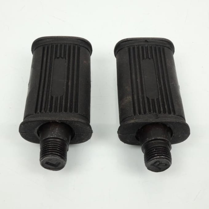 Paar pedalen rechts links zwart type Notario M14x1.25 voor bromfiets MBK 51