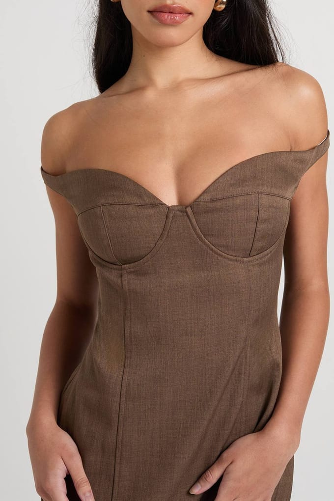 boohoo Dames Bardot Cup Detail Getailleerde Mini Jurk | Chocoladebruin | Maat: 36