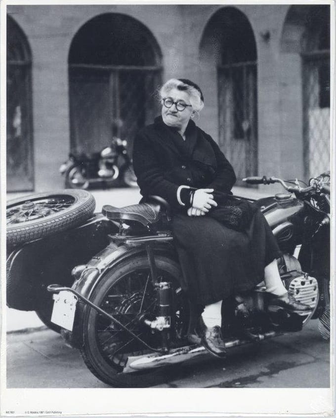 Mini zwart-wit poster - Old Times - Sandu Mendrea - 24x30 cm
