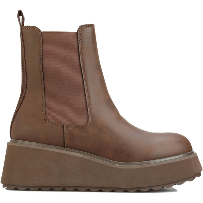 Women's Rocket Dog Heyday Platform Chelsea Boots in Brown