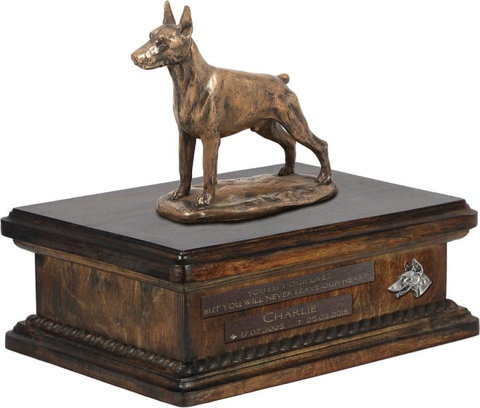 Persoonlijke urn voor Dobermann met beeldje en houten design