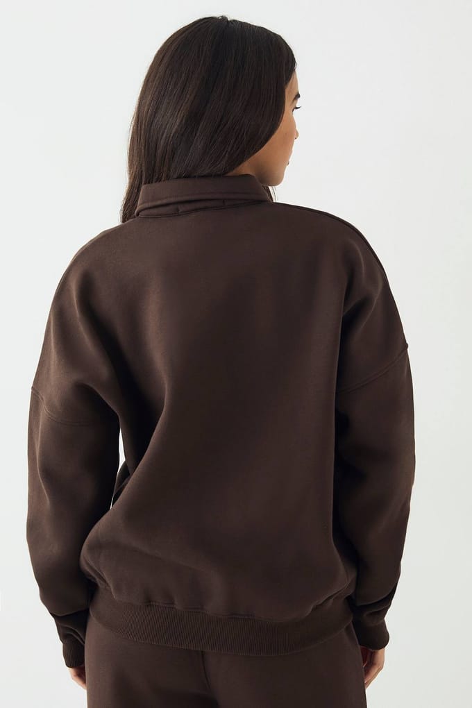 Dames DSGN Studio Sweatshirt met Kraag | Dark Chocolate | Maat: Medium