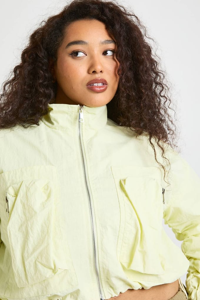 boohoo Dames Plus Utility Jas Met Trechter Hals En Korte Snit | Butter | Maat: 16
