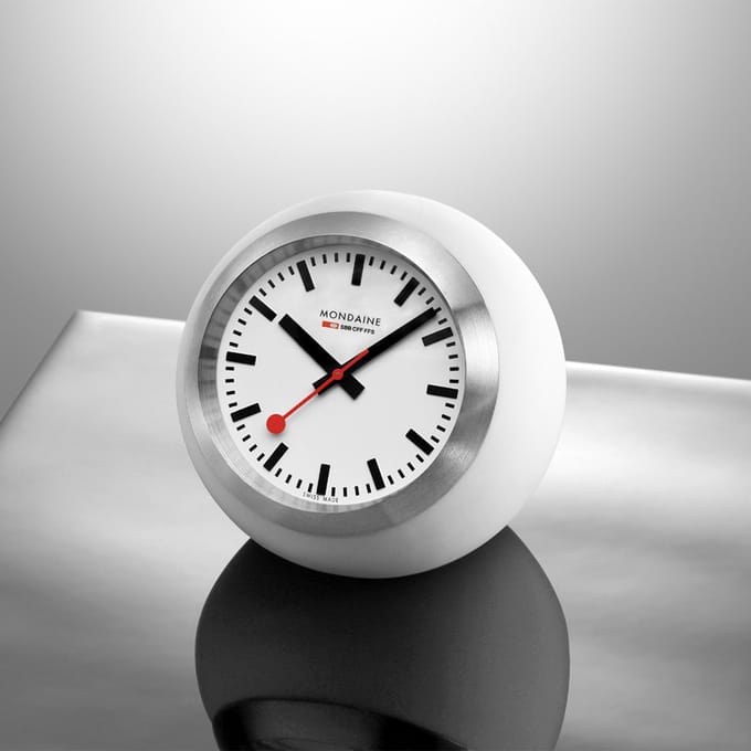 Mondaine Globe clock M660.30335.16SBA - Siliconen - Wit - 60mm