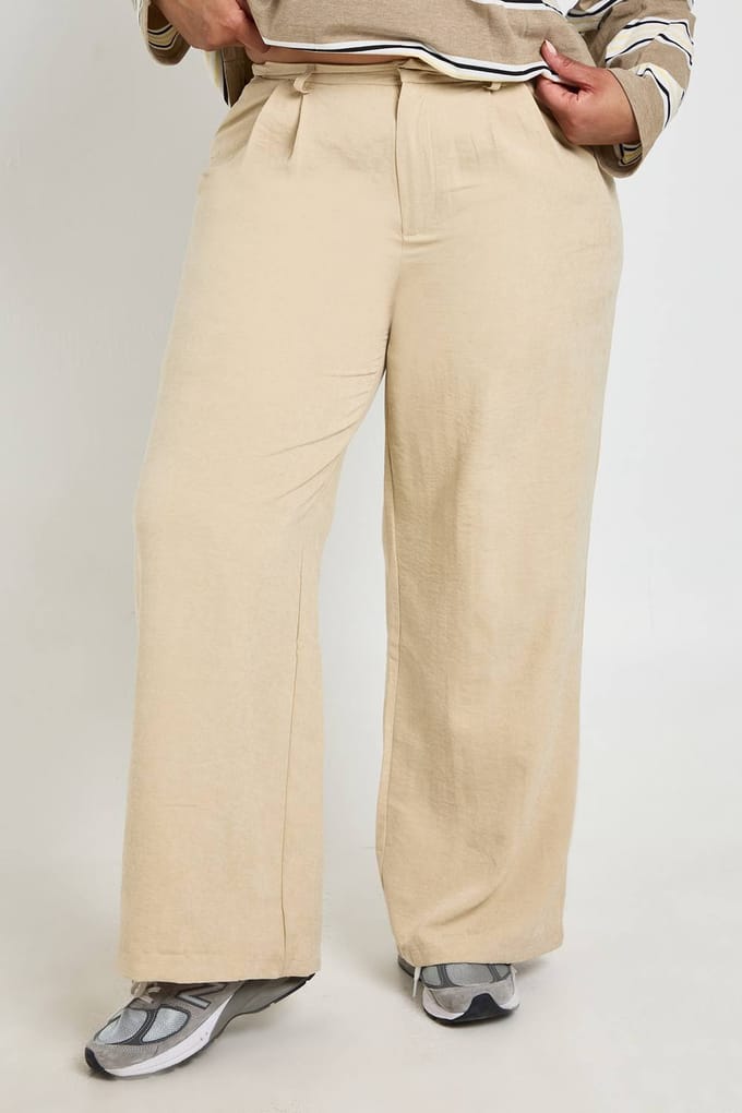 boohoo Dames Plus Wijde Broek Met Plooien En Gepersikt Effect | Steen | Maat: 46