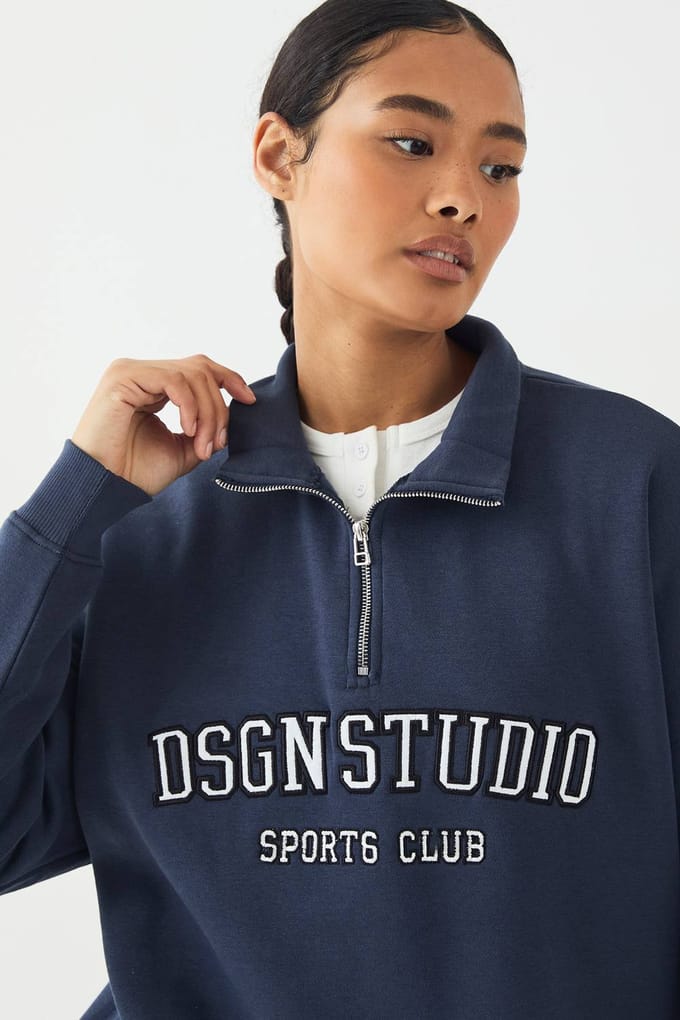 Dames DSGN Studio Applique Oversized Half Zip Sweatshirt | Marineblauw | Maat: 2XL