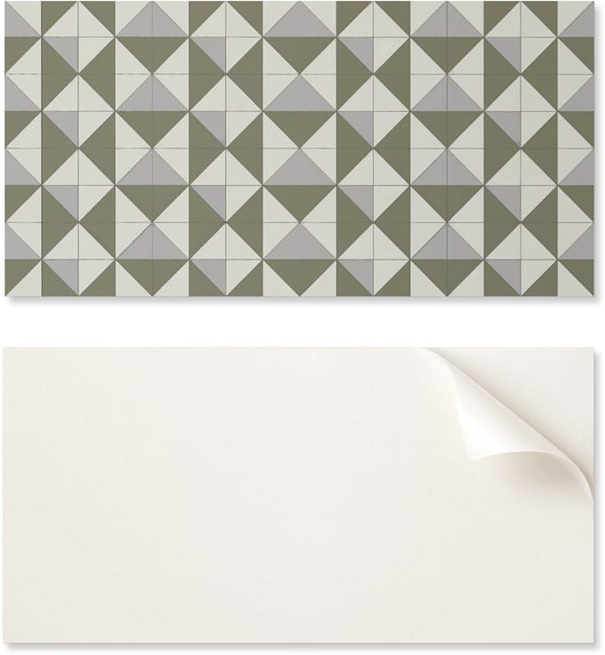 Zelfklevend vinylpaneel met decoratieve print, 100x50 cm, geometrisch driehoekspatroon.