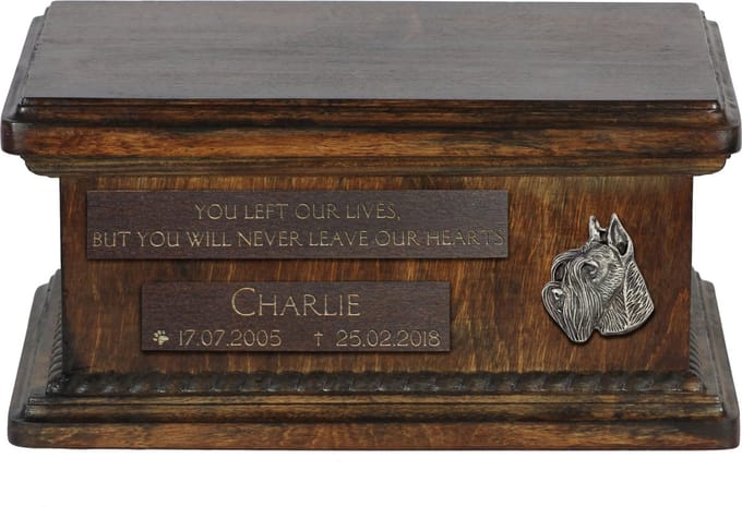 Houten urn voor schnauzer as, gepersonaliseerd met gravure